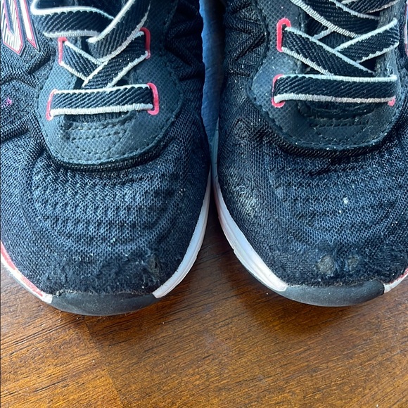 Skechers Black and Red Shoes 10 - Picture 2 of 7